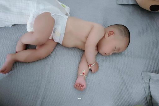 唐山宝宝放臭屁是什么原因