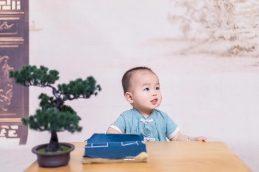 唐山宝宝总是抠鼻子